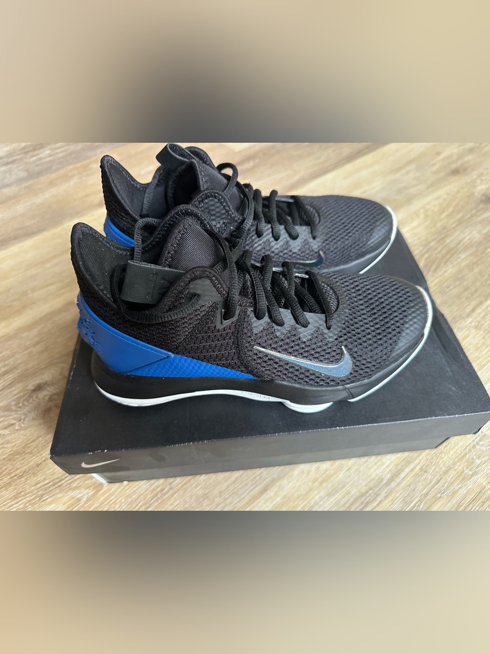 Nike LeBron Witness 4